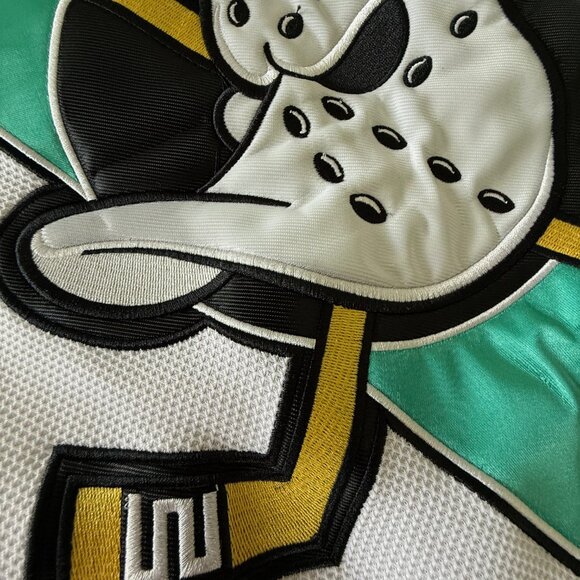 Vintage Anaheim Mighty Ducks Charlie Conway Hockey Jersey - Mens 2XL - Picture 5 of 8